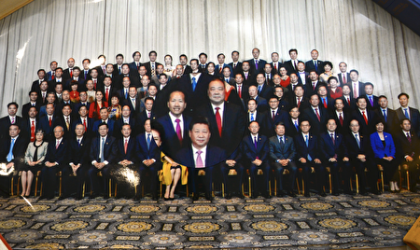 近百名海外亲共侨领与中共党魁习*近*平大合照 近百名海外亲共侨领与中共党魁习*近*平大合照